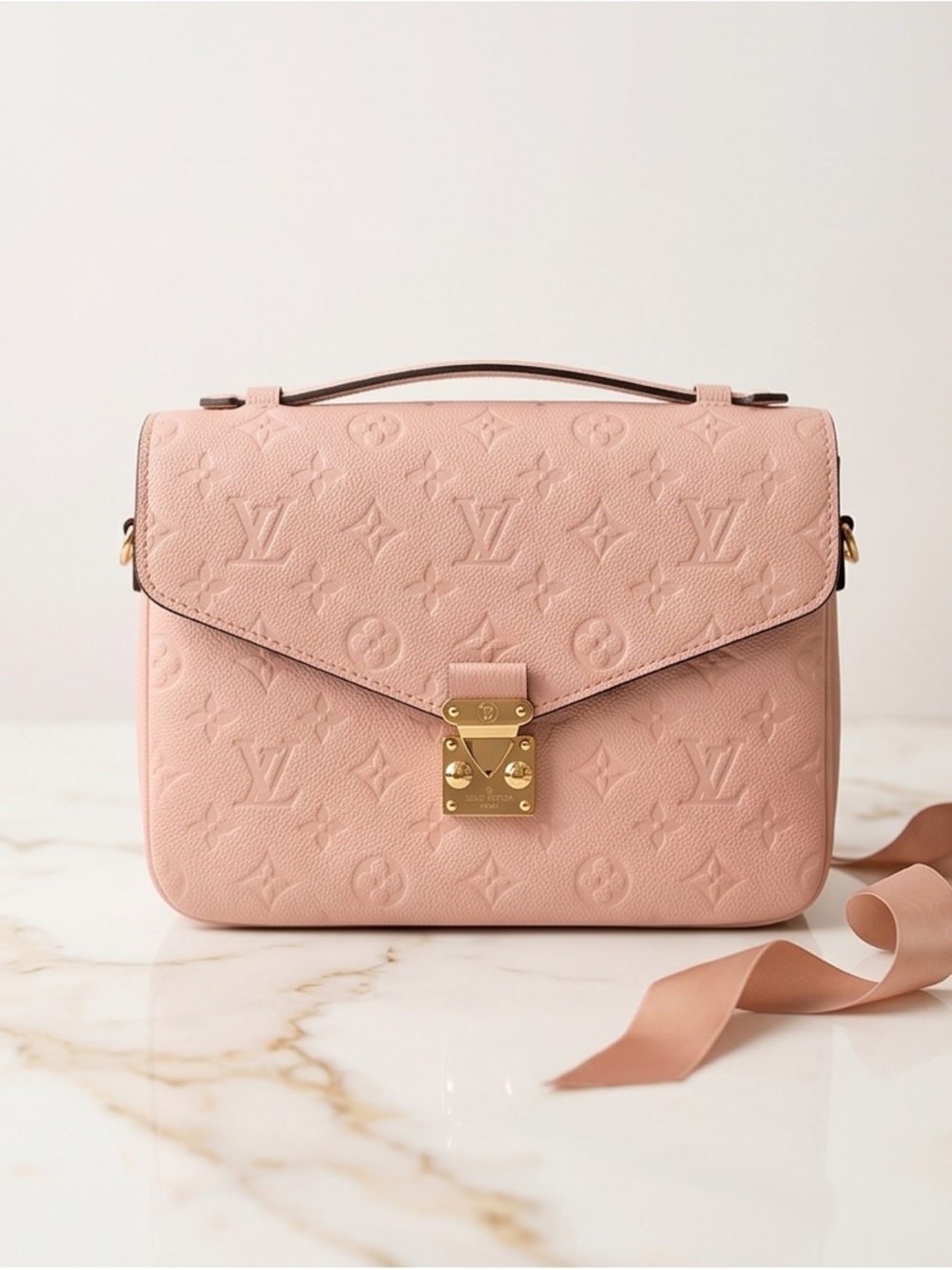 LOUIS VUITTON 
Empreinte Pochette Metis Rose Poudre